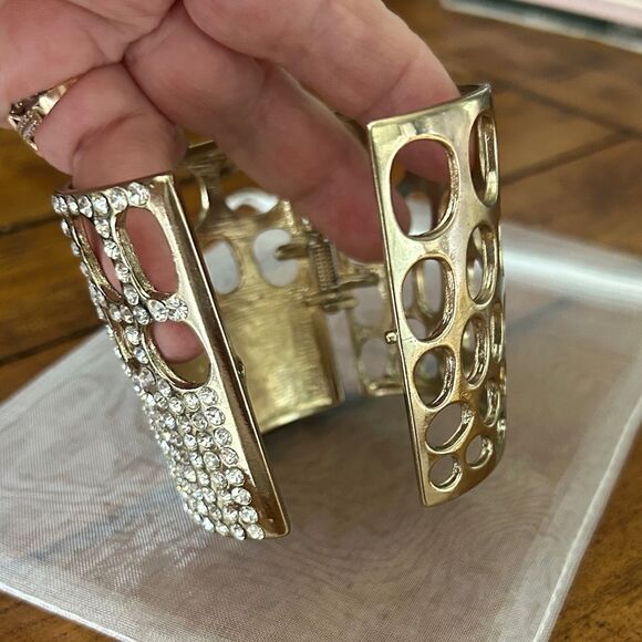 Gold Crystal chunky bangle bracelet - Picture 4 of 7